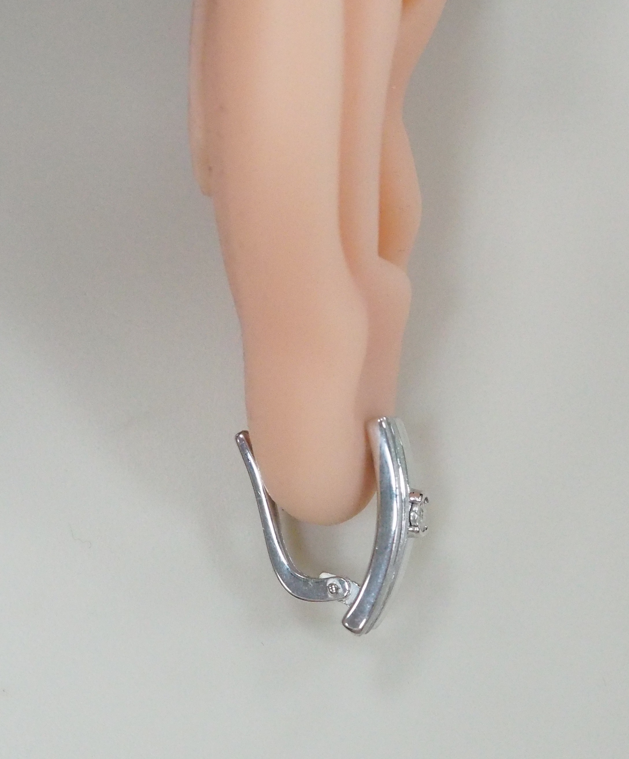 Серебряные серьги с бриллиантами